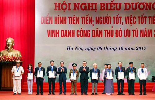 Biểu dương điển hình tiên tiến Người tốt, việc tốt và vinh danh Công dân Thủ đô ưu tú năm 2017