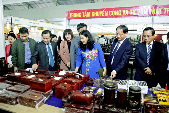 Sôi nổi hội chợ quốc tế quà tặng, hàng thủ công mỹ nghệ Hà Nội
