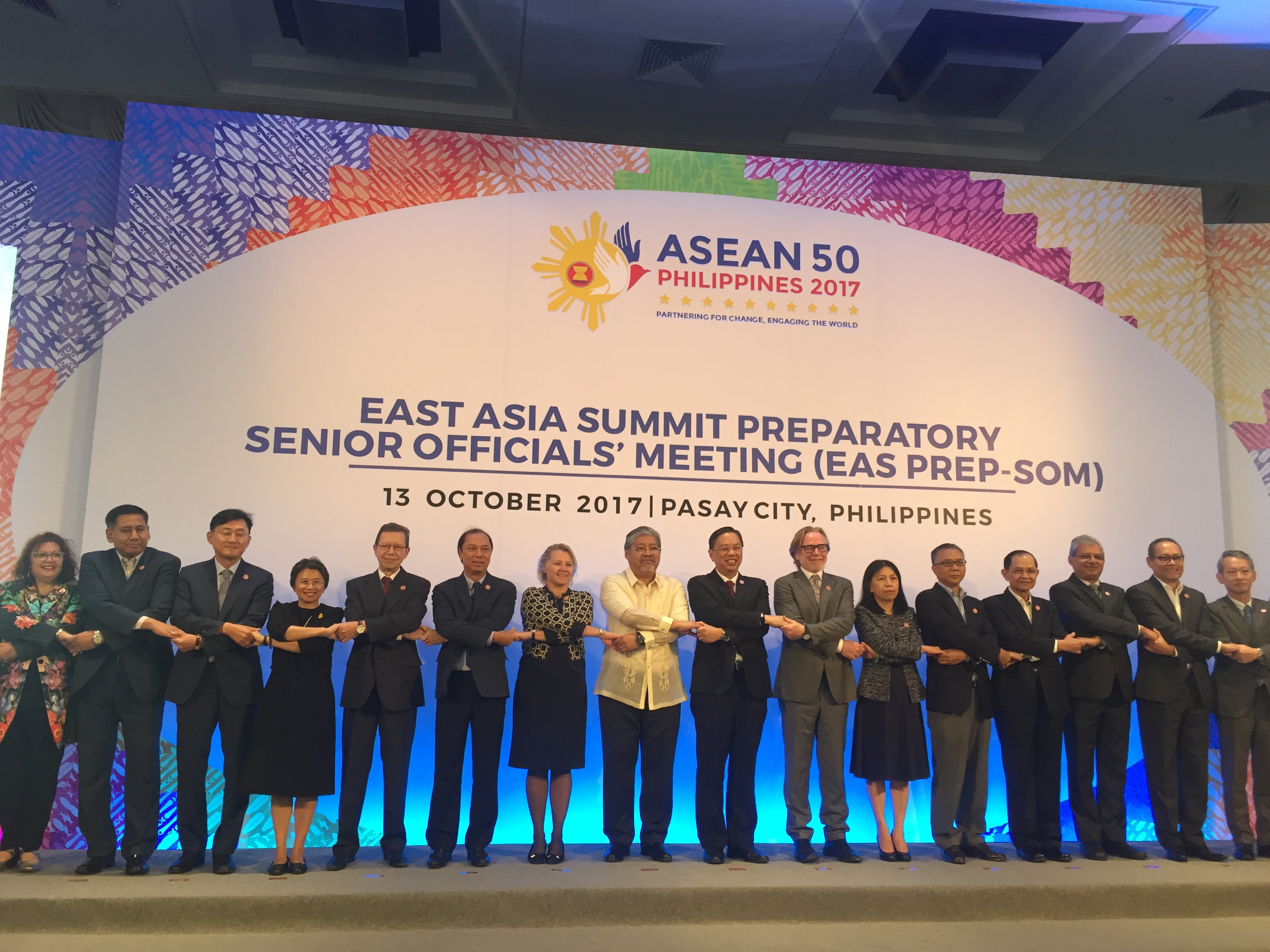 Cơ bản hoàn tất các văn kiện trình Hội nghị Cấp cao ASEAN lần thứ 31