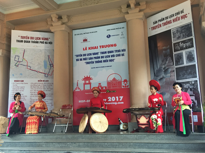 Khai trương “Tuyến du lịch vàng” tham quan thành phố Hà Nội