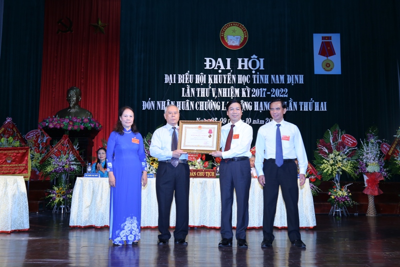 Hội khuyến học tỉnh Nam Định đón nhận Huân chương Lao động hạng Ba ​