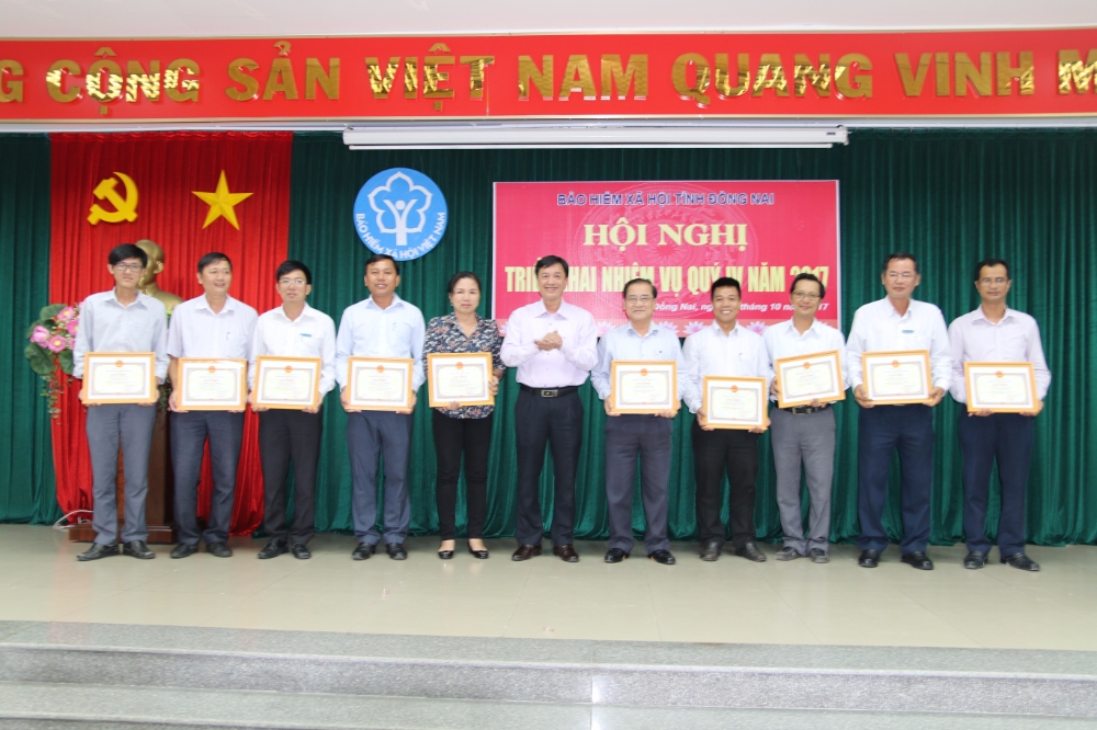 Bảo hiểm xã hội Đồng Nai khen thưởng cho cá nhân, tập thể trong công tác BHXH