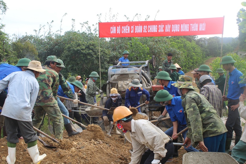Bộ đội “Chín hai” giúp dân vượt khó nơi vùng cao A Lưới