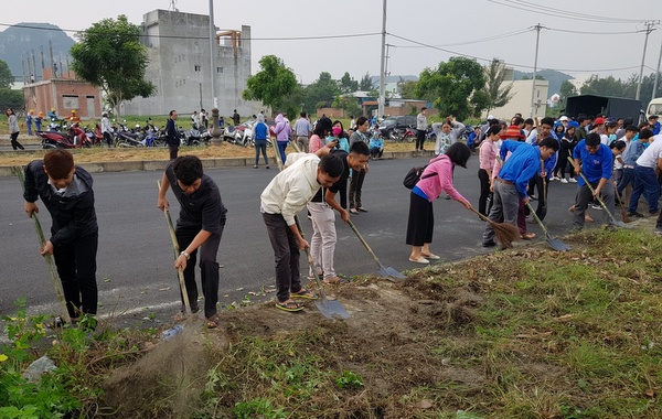 Đà Nẵng ra quân dọn vệ sinh môi trường chuẩn bị cho Tuần lễ Cấp cao APEC
