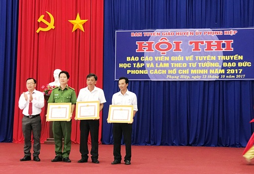 Phụng Hiệp Hậu Giang  Thi báo cáo viên giỏi về tuyên truyền học tập và làm theo Bác