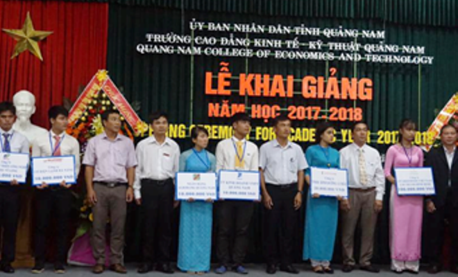 VNPT tiếp tục trao học bổng, hỗ trợ cho sinh viên nghèo