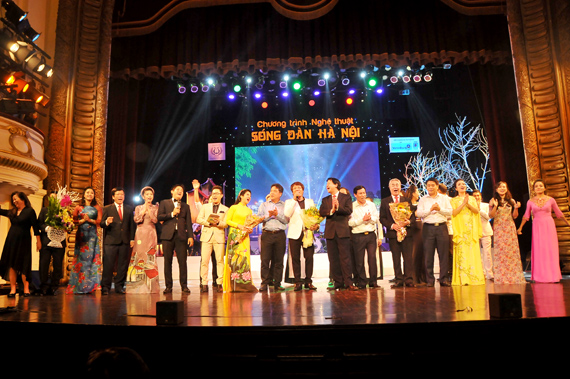 “Sóng đàn Hà Nội” - Sâu lắng những ca khúc cách mạng