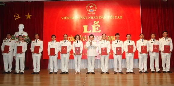 Trao quyết định bổ nhiệm Kiểm sát viên cao cấp đợt 1 năm 2017