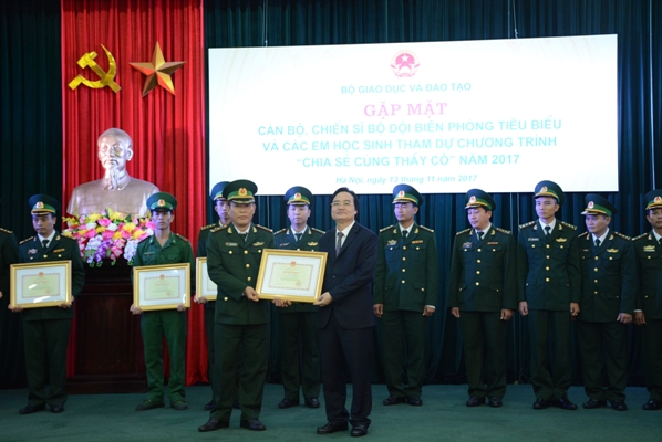 Bộ Giáo dục và Đào tạo gặp mặt những thầy giáo “mang quân hàm xanh”