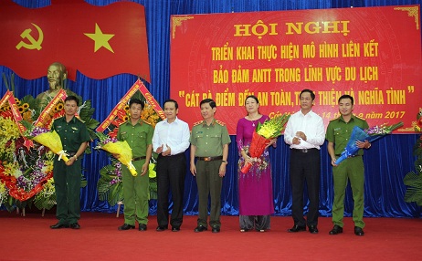 Công an Cát Hải Hải Phòng  Cải cách thủ tục hành chính để gần dân hơn