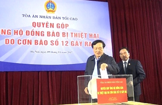 Tòa án nhân dân tối cao quyên góp ủng hộ đồng bào bị thiên tai do bão số 12