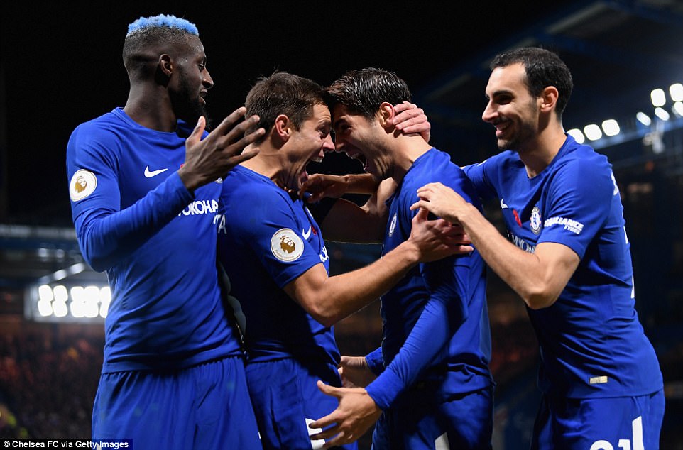 Hạ Man Utd, Chelsea thổi lửa vào top 4