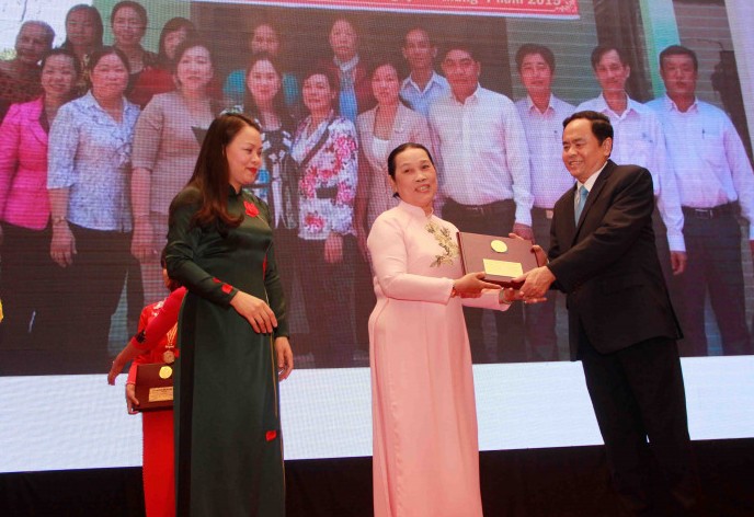 Chi hội trưởng Phụ nữ ở ấp Trường Hòa