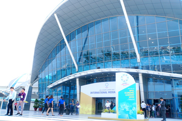 Tác nghiệp tại Trung tâm Báo chí Quốc tế APEC 2017