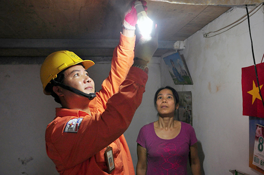 EVN HANOI triển khai nhiều hoạt động tri ân khách hàng sử dụng điện