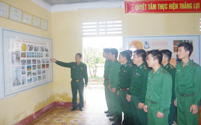 Tuổi trẻ Đồn Biên phòng Vinh Hiền học và làm theo lời dạy của Bác