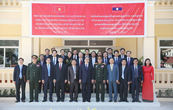 Bí thư Thành uỷ Hà Nội thăm và làm việc với Bộ Chỉ huy quân sự Thủ đô Viêng Chăn