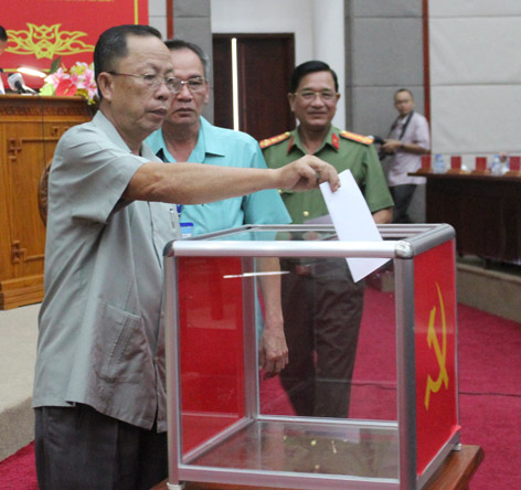 Đồng chí Lữ Văn Hùng được giới thiệu làm Bí thư Tỉnh ủy Hậu Giang