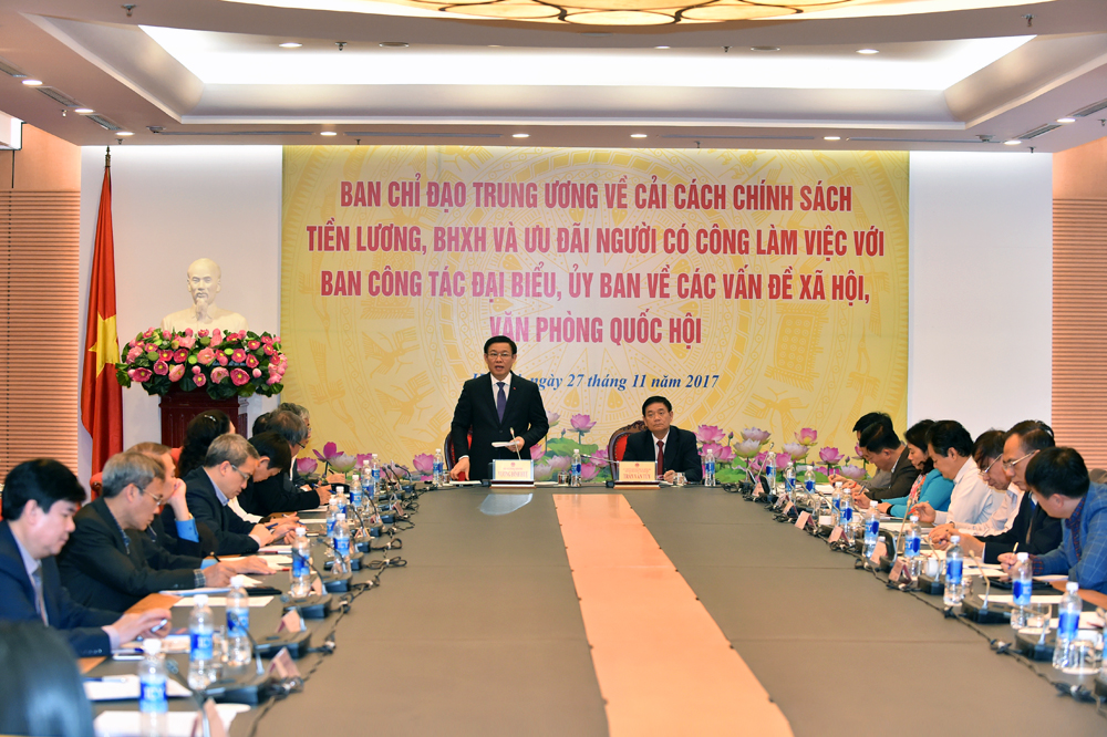 Phó Thủ tướng Vương Đình Huệ khảo sát chính sách tiền lương
