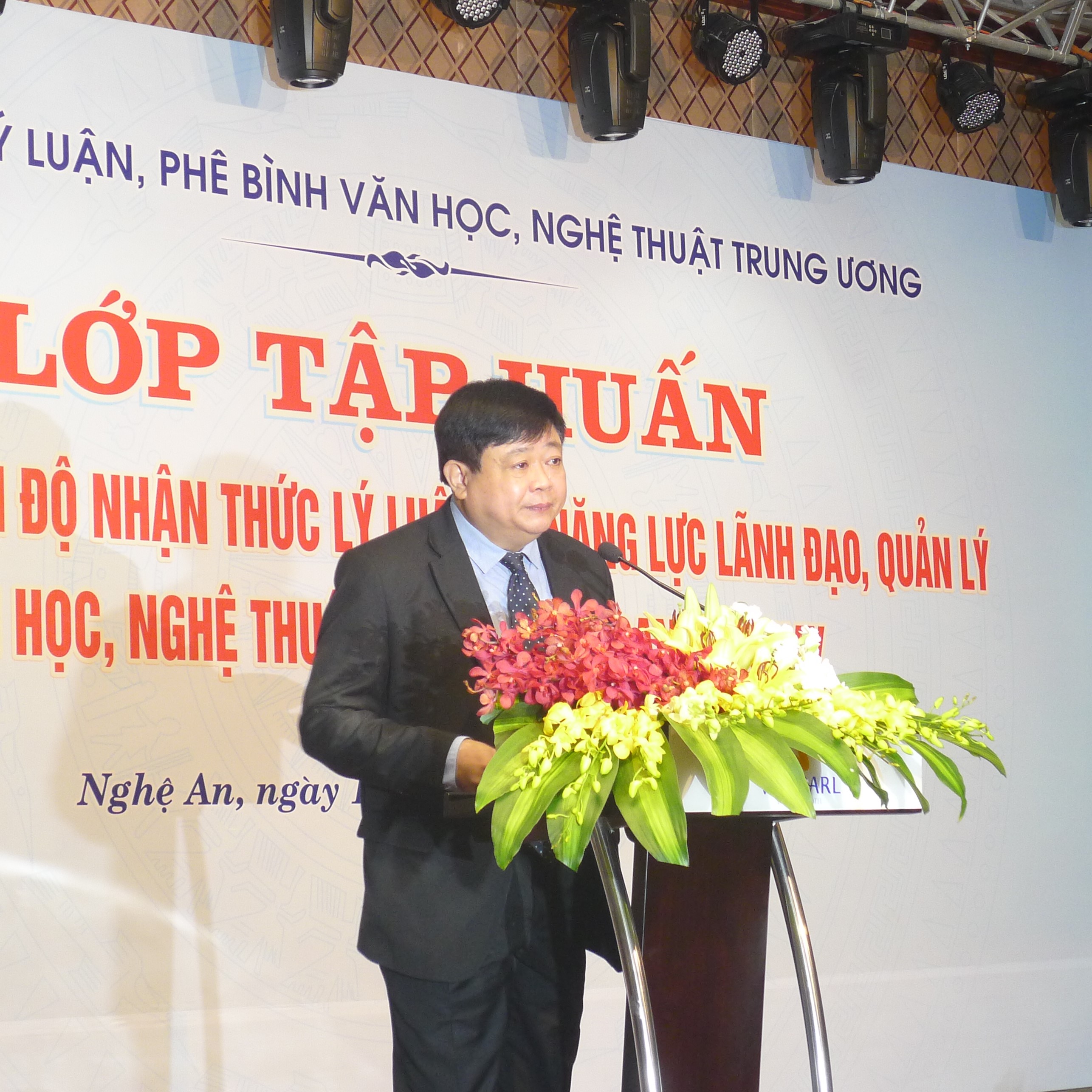 Nâng cao trình độ nhận thức lý luận và năng lực lãnh đạo, quản lý văn học, nghệ thuật trong giai đoạn hiện nay