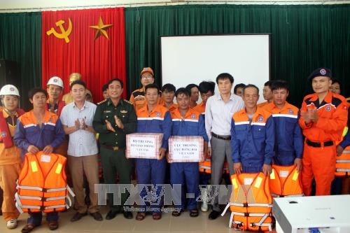 Nghệ An cứu nạn thành công tàu cá cùng 13 thuyền viên bị nạn trên biển
