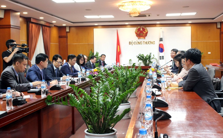 Bộ trưởng Bộ Thương mại, Công nghiệp và Năng lượng Hàn Quốc Paik Un Gyu làm việc với Bộ Công THương