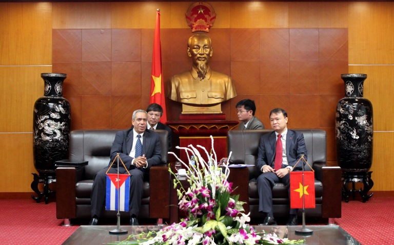 Thứ trưởng thường trực Bộ Ngoại thương và Đầu tư nước ngoài Cuba làm việc với Bộ Công Thương