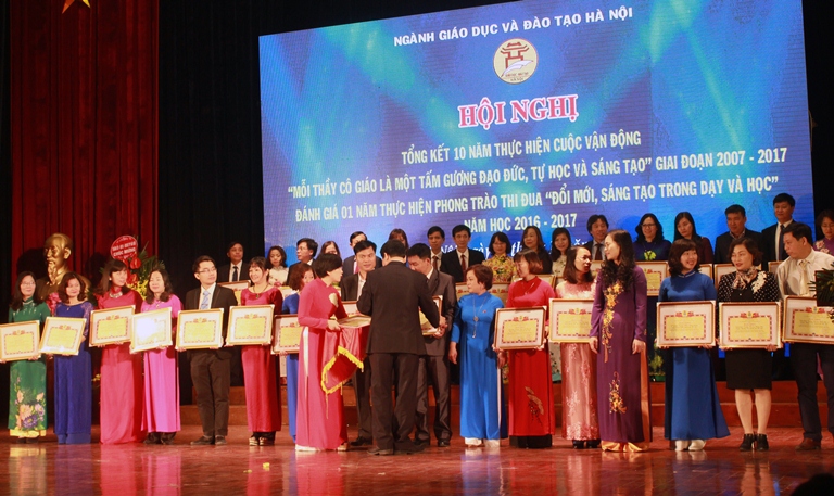 Hà Nội  Tổng kết 10 năm thực hiện cuộc vận động “Mỗi thầy cô là một tấm gương đạo đức, tự học và sáng tạo”