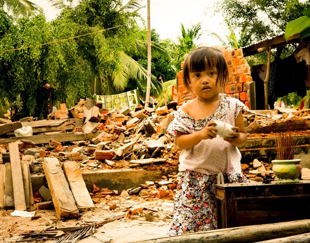 150 000 trẻ em có nguy cơ bị suy dinh dưỡng sau hơn một tuần bão Damrey đổ bộ vào Việt Nam