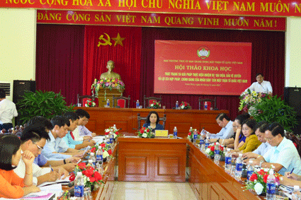 Chú trọng bảo vệ quyền, lợi ích của nhân dân