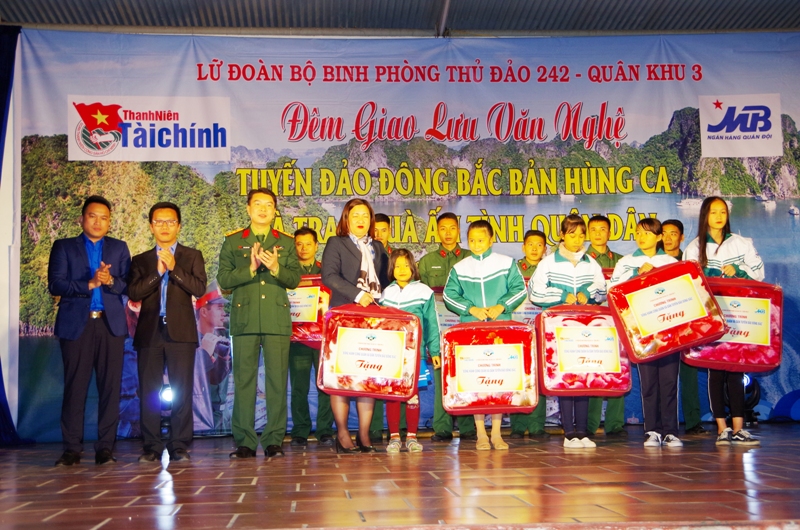 Lữ đoàn 242 đồng hành cùng quân và dân tuyến đảo Đông Bắc