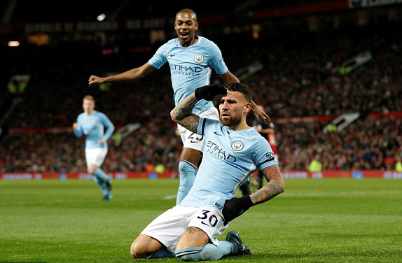 Man City kéo sập pháo đài Old Trafford