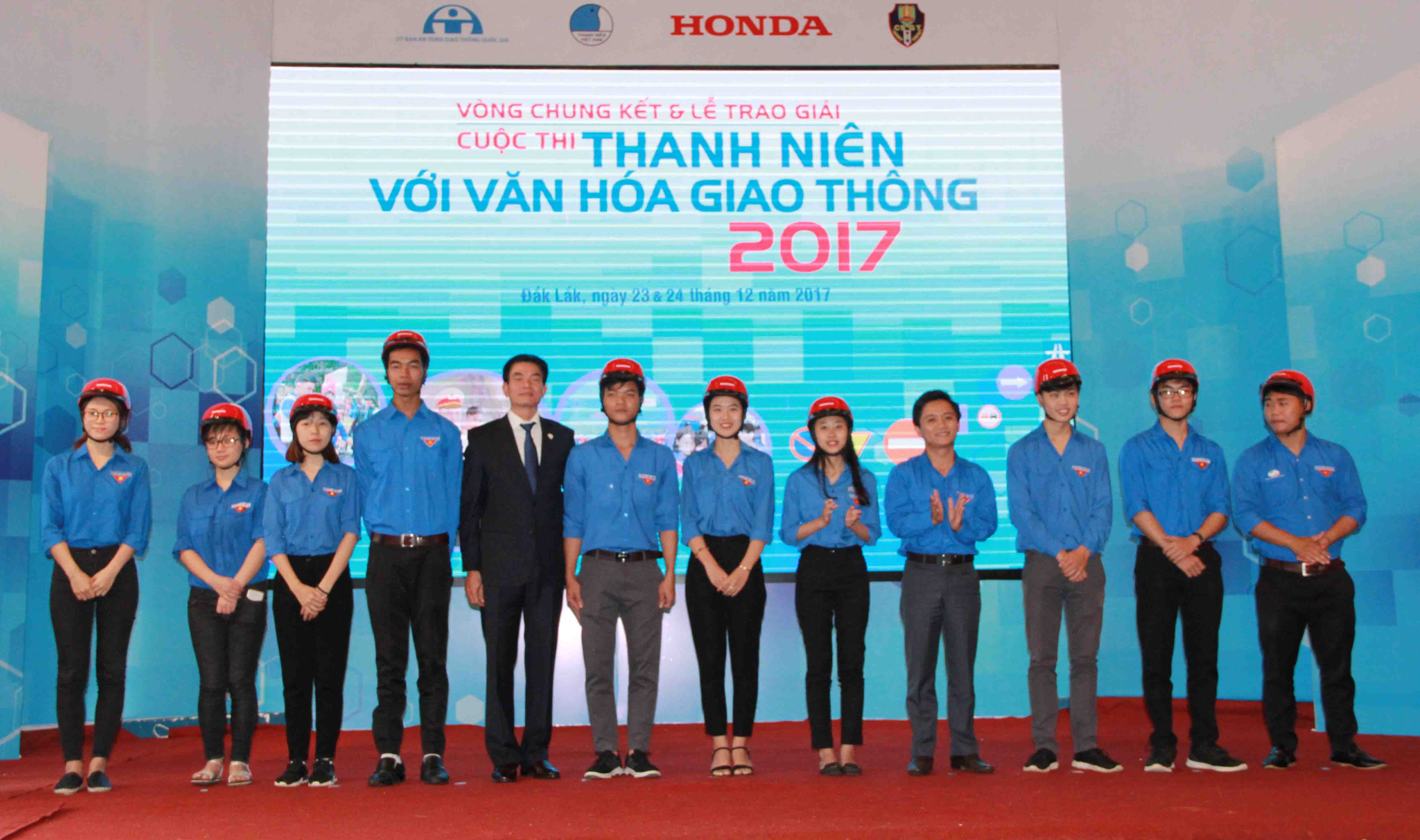Trao giải Cuộc thi “Thanh niên với Văn hóa giao thông” năm 2017