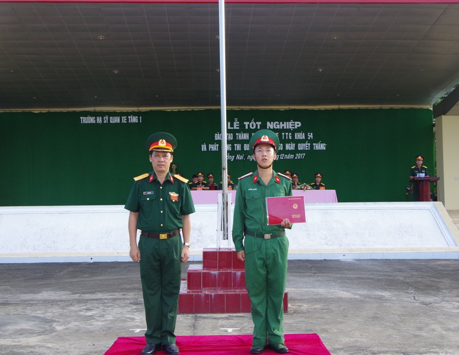 Trường Hạ sĩ quan xe tăng 1 tổ chức lễ tốt nghiệp cho 400 học viên