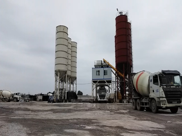 Xã Xuân Canh Đông Anh, Hà Nội  Trạm trộn bê tông không phép ngang nhiên hoạt động trên đất nông nghiệp