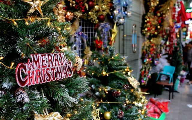 Hà Nội Nhộn nhịp không khí chuẩn bị đón Noel