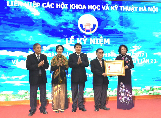 Liên hiệp các Hội Khoa học và Kỹ thuật Hà Nội đón nhận Huân chương Lao động hạng Nhì