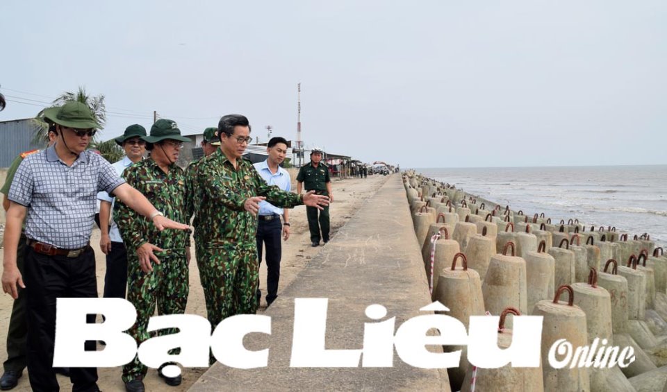 Lãnh đạo tỉnh kiểm tra tình hình ứng phó bão số 16 tại huyện Đông Hải và TP Bạc Liêu
