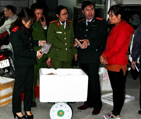 Kiểm tra kho hàng đông lạnh phát hiện hàng trăm kg thực phẩm bẩn