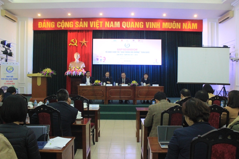 Tăng cường phổ biến kiến thức về an toàn giao thông trong học đường