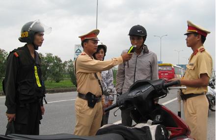 Vĩnh Phúc Tăng cường kiểm soát, xử lý vi phạm nồng độ cồn khi tham gia giao thông