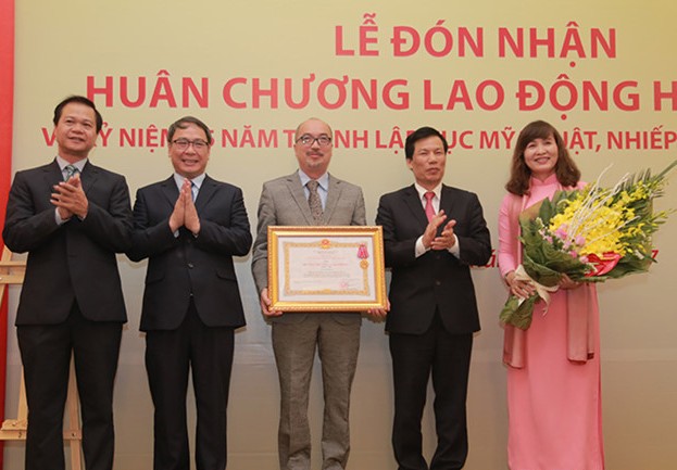 Cục Mỹ thuật, Nhiếp ảnh và Triển lãm đón nhận Huân chương Lao động hạng Nhì