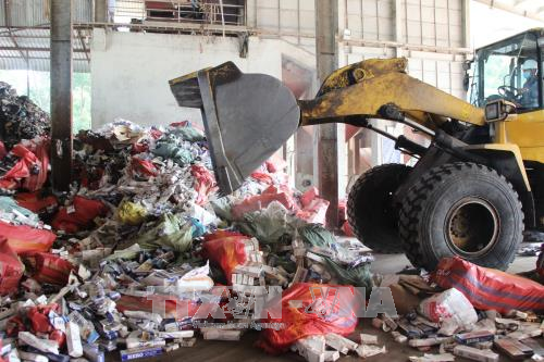 Tây Ninh tiêu hủy gần 584 000 bao thuốc lá ngoại nhập lậu