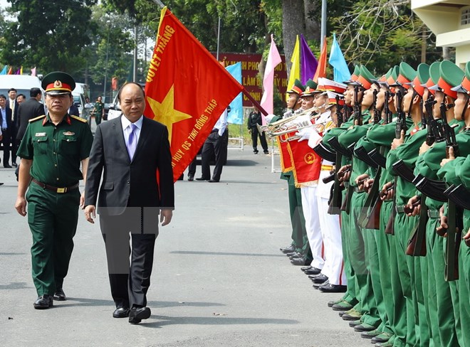 Thủ tướng Nguyễn Xuân Phúc thăm Bộ Chỉ huy Quân sự tỉnh Đồng Tháp