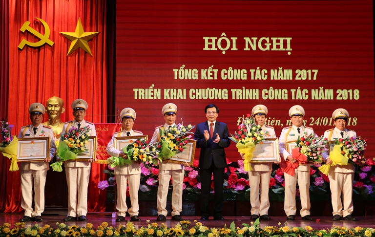 Điện Biên 8 tập thể, cá nhân Công an tỉnh được trao tặng Huân chương Bảo vệ Tổ quốc