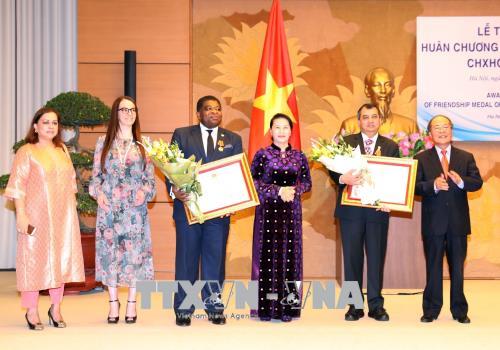 Chủ tịch Quốc hội tiếp và trao Huân chương Hữu nghị tặng lãnh đạo, nguyên lãnh đạo IPU