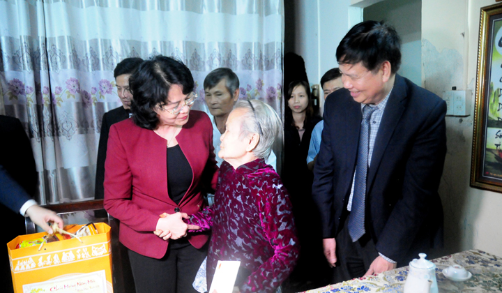 Phó Chủ tịch nước Đặng Thị Ngọc Thịnh thăm, tặng quà Tết tại tỉnh Thừa Thiên Huế ​