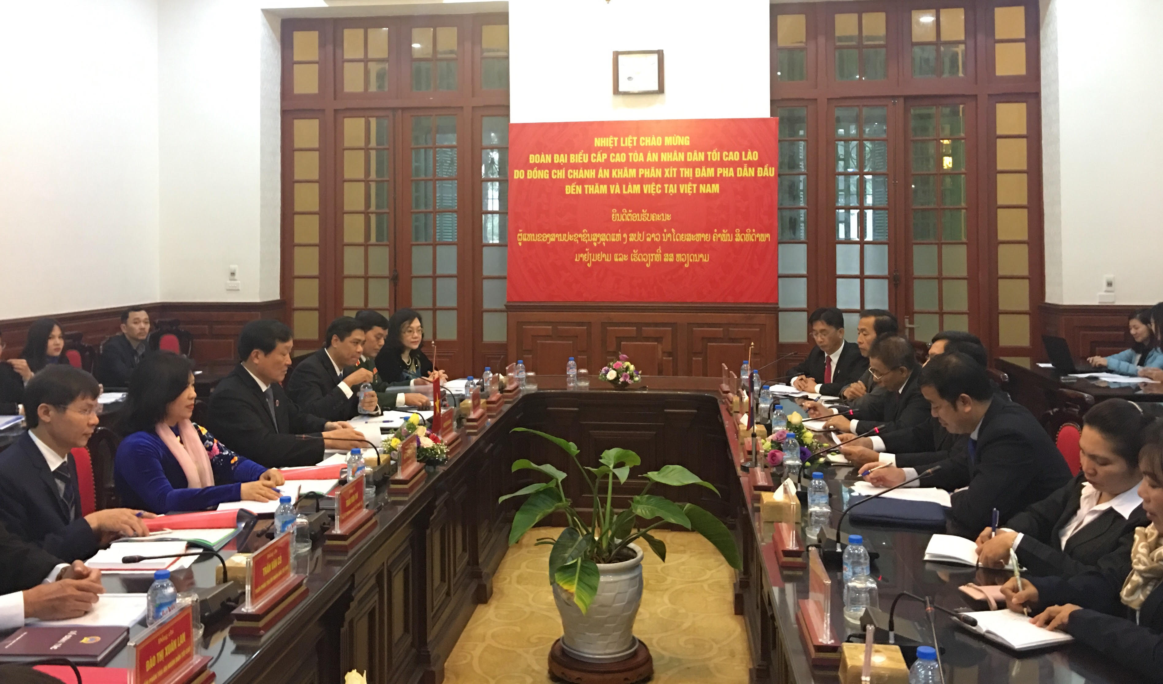 Việt Nam – Lào tăng cường hợp tác trong ngành tòa án