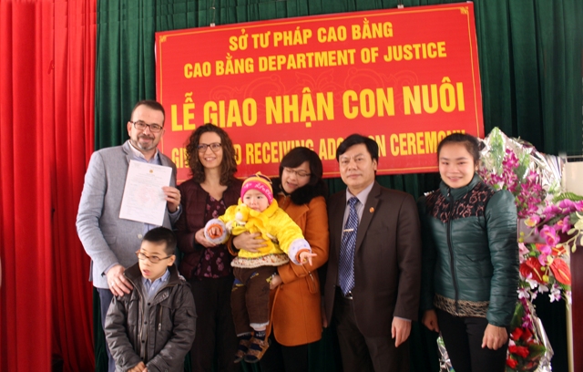 Tăng cường giải quyết việc nuôi con nuôi trong tình hình mới