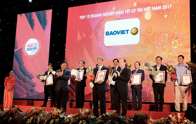 Tập đoàn Bảo Việt được vinh danh trong Top 10 doanh nghiệp niêm yết uy tín năm 2017